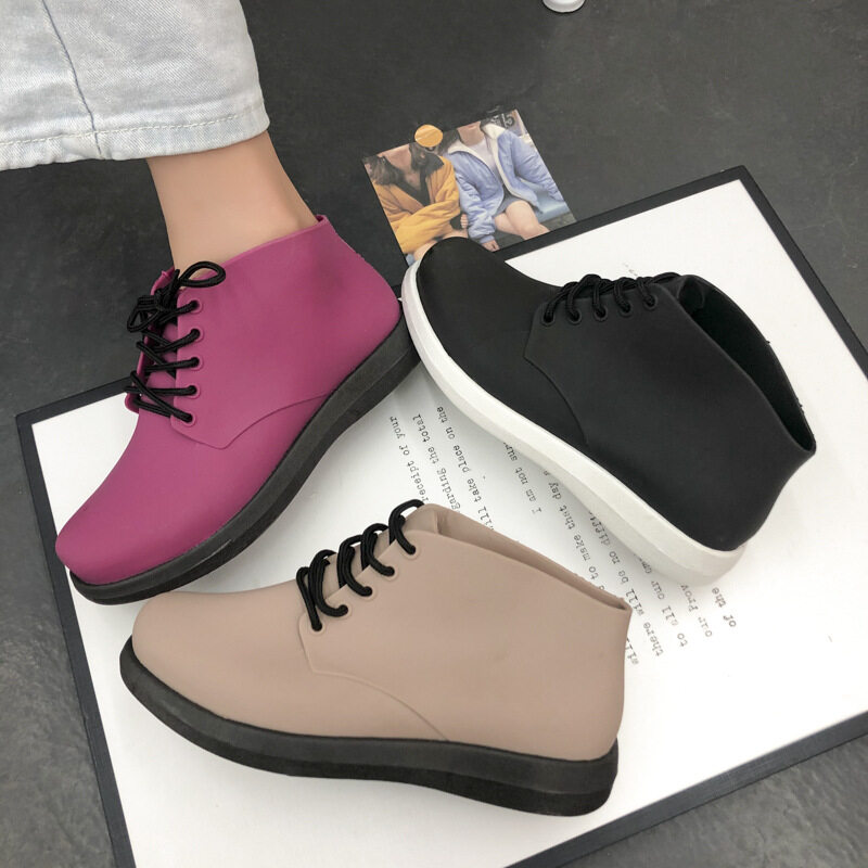 【LOVESTORES】2020 รองเท้าพลาสติกระดับไฮเอนด์รองเท้าสตรีเพิ่มรองเท้าผู้หญิงมาร์ตินกันน้ำแฟชั่นรองเท้าบูทกันฝน รองเท้าบูทสั้นสบาย ๆ สไตล์อังกฤษ