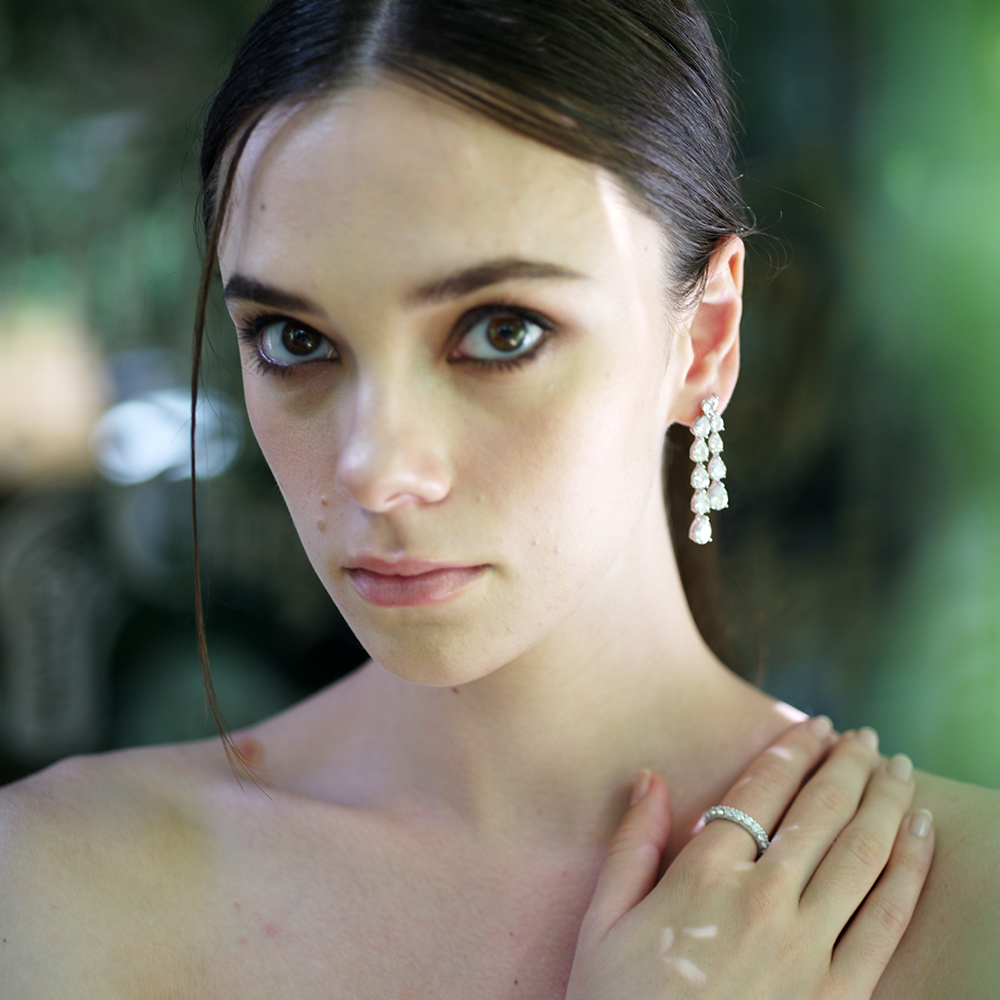 "SWAN - Rain Drop Earring ต่างหูเงินแท้ ต่างหูระย้า ฝังเพชรคิวบิกเซอร์โคเนีย cubic zirconia" ราคา 3,690 บาท*ส่งฟรี