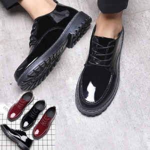 ภาพหน้าปกสินค้าMen Leather Shoes Fashion Black Casual Shoesรองเท้าผู้ชายรองเท้าหนังชาย40รองเท้ารัดส้นไซส์ใหญ่ ที่เกี่ยวข้อง