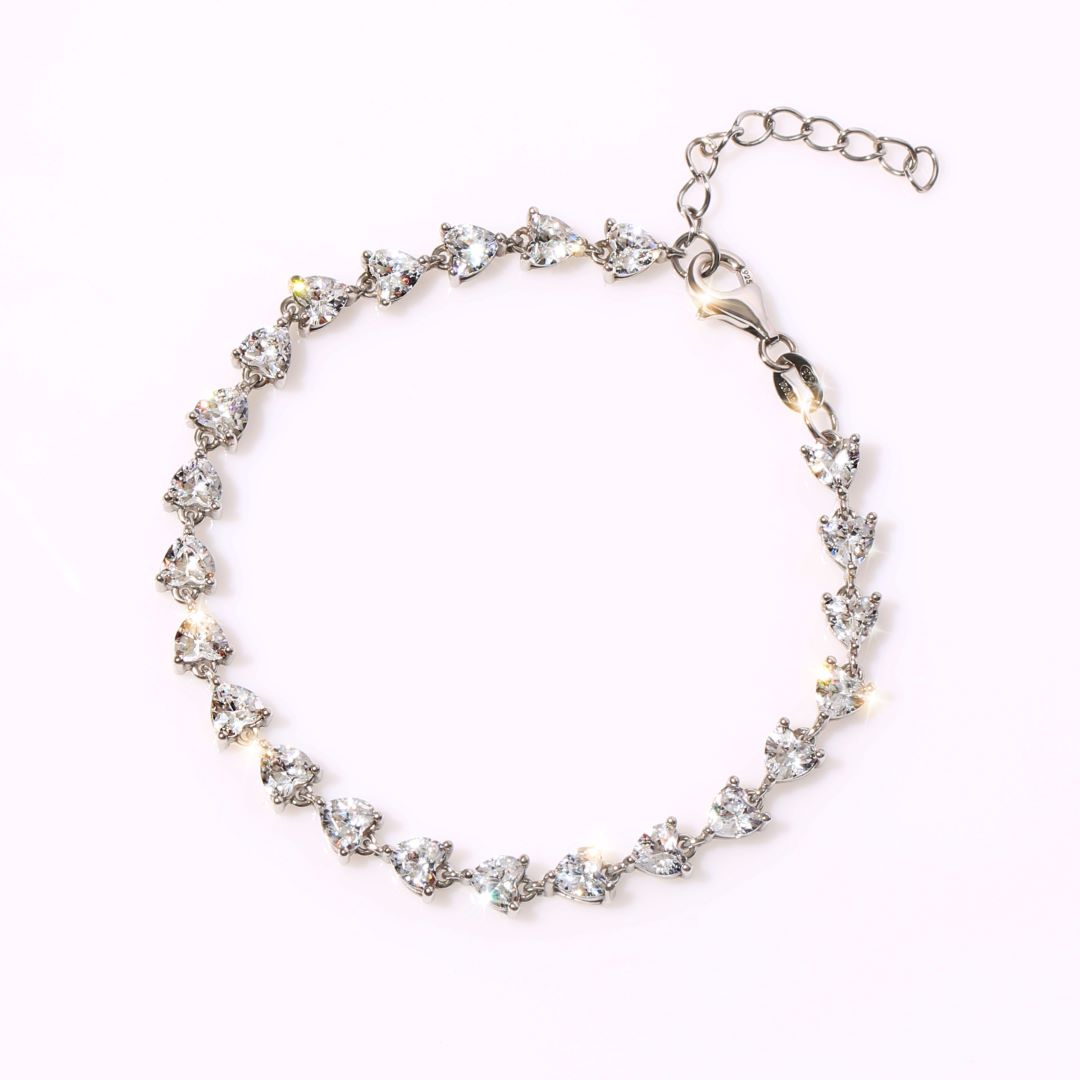 Swan - Mini Heart Bracelet, Genuine Silver Bracelet Heart-Shaped Diamond Cubic Zirconia Diamond ราคา 2,990 บาท*ส่งฟรี