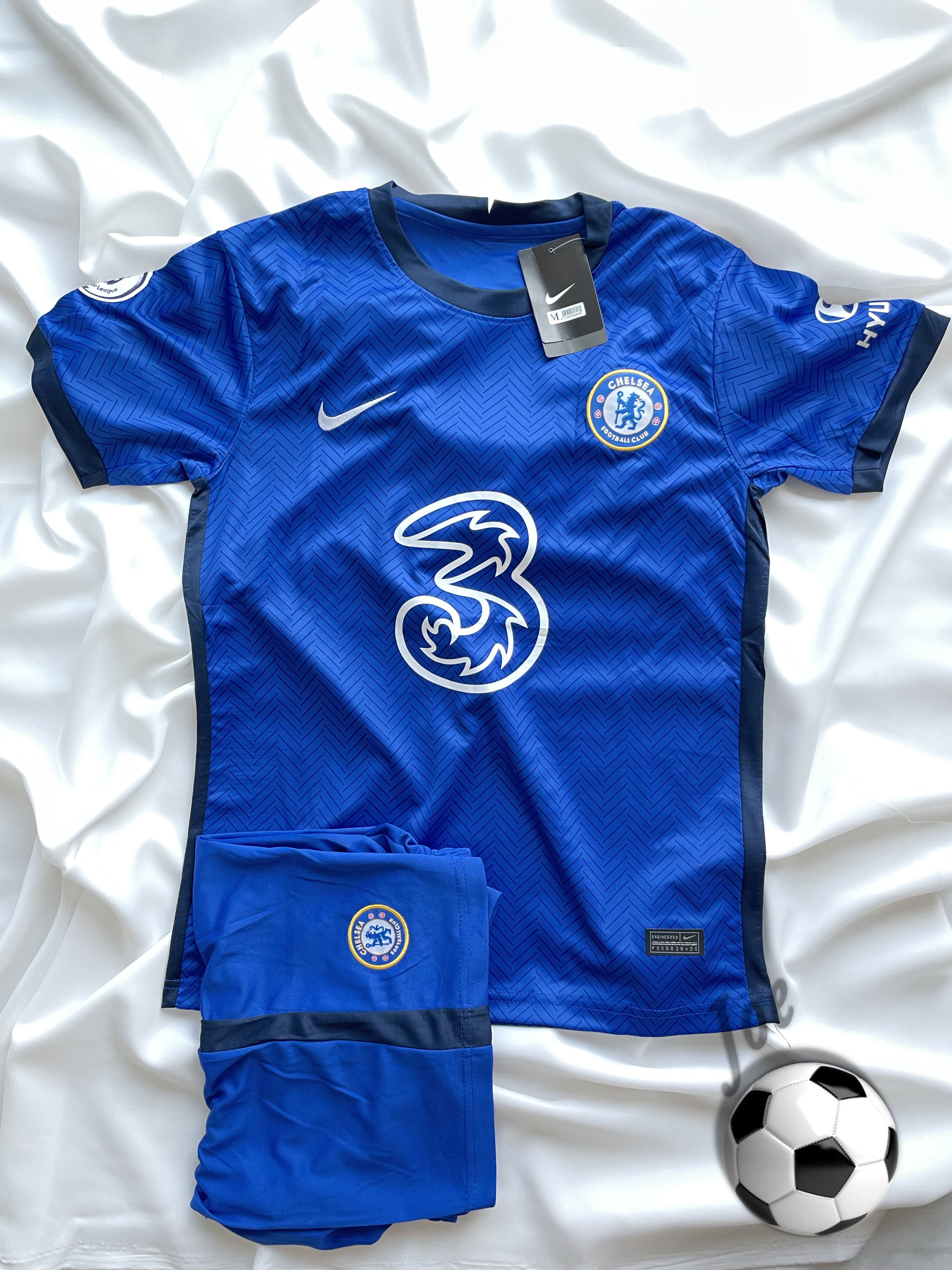 ชุดบอล Chelsea เสื้อบอลและกางเกงบอลผู้ชายลีกยุโรป ปี 2020-2021 ใหม่ล่าสุด
