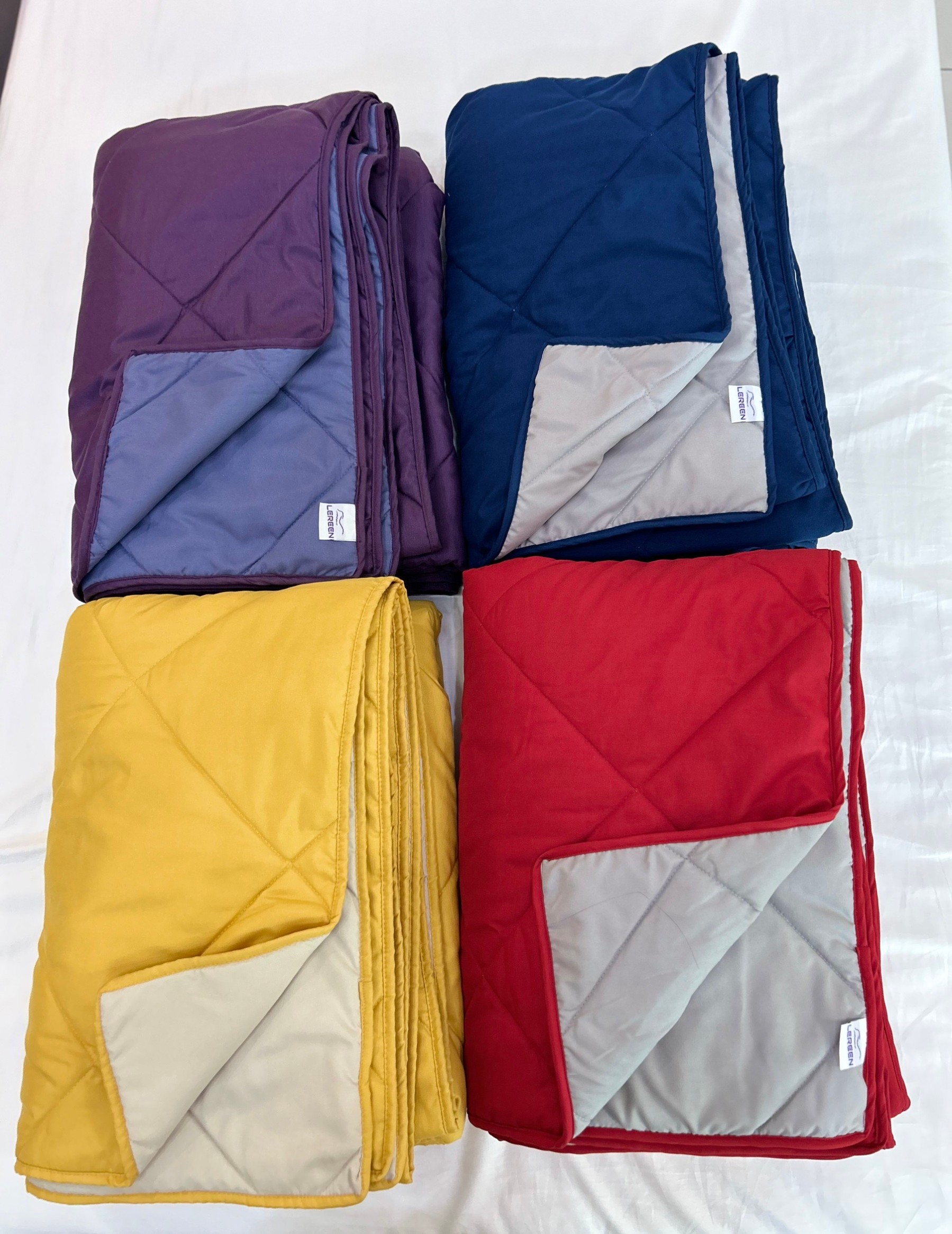 ผ้าห่มแบบบาง สีทูโทน แบบเดียวกับที่ใช้บนเครื่องบิน ราคาโรงงาน ราคา 520 บาท*ส่งฟรี