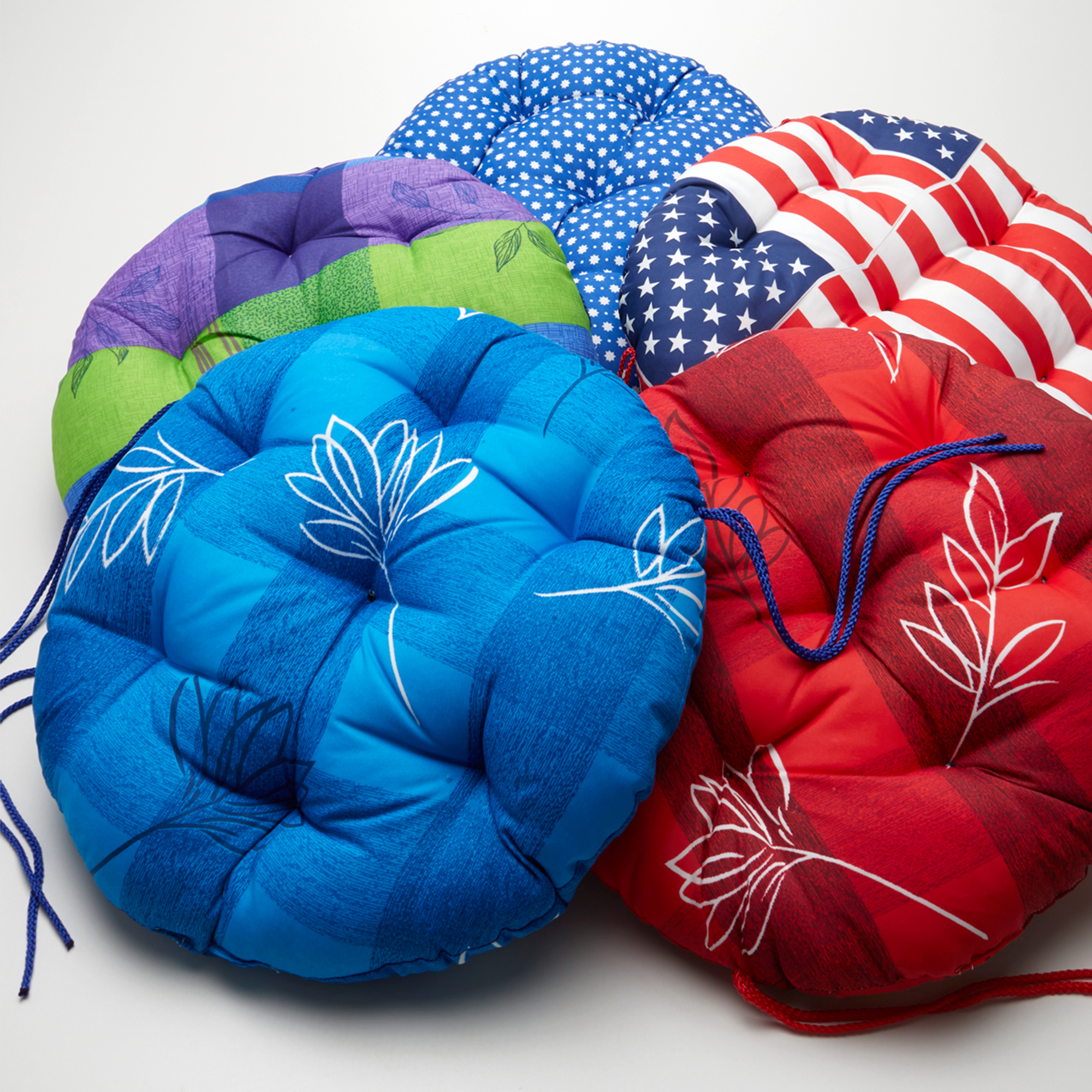 Round Seat Cushions, Beautiful and Stylish. We Have Both Square and Round Styles. Soft Cushions, Comfortable to Sit On. Grade a Synthetic Fiber, Bolster Pillows, Backrest Pillows, Factory Price. ราคา 58 บาท*ส่งฟรี