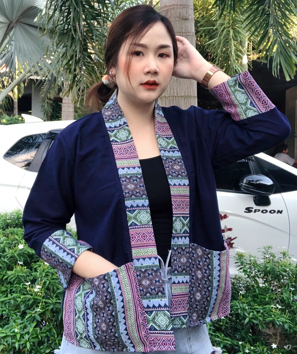 เสื้อคลุมผ้าฝ้าย แต่งผ้าพิมพ์ลาย (Native robe Decorated print fabric)