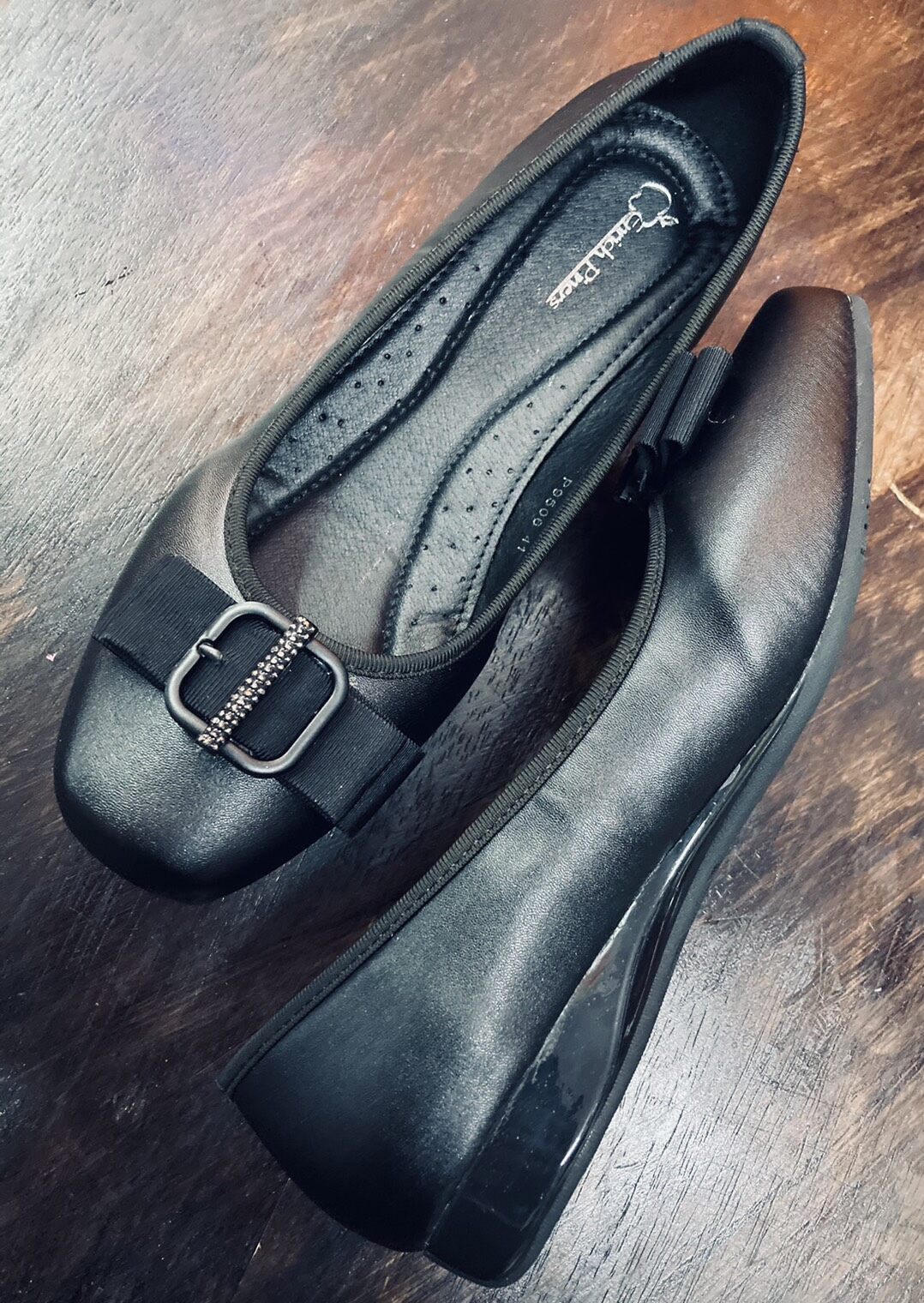 ลดราคาพิเศษ รองเท้าคัชชู สุขภาพ คัชชูส้นเตี้ย พื้นนุ่ม ใส่สบาย หน้ากว้าง หนังนิ่ม มาใหม่ล่าสุด มี2 สี ดำ กับแทน size 36-41