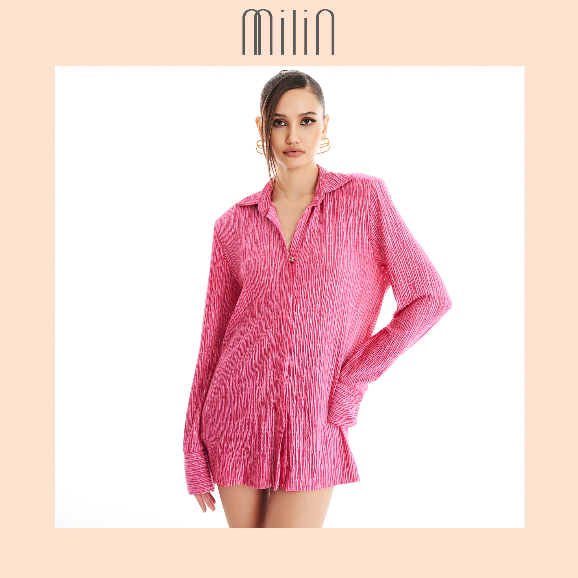 [MILIN] Oversized relaxed fit with slit cuffs velvet shirt เสื้อเชิ๊ตผ้ากำมะหยี่ทรงคลาสสิคโอเวอร์ไซส์ปกคอแผ่นรองไหล่ด้านใน / Eternity Shirt ราคา 3,267 บาท*ส่งฟรี