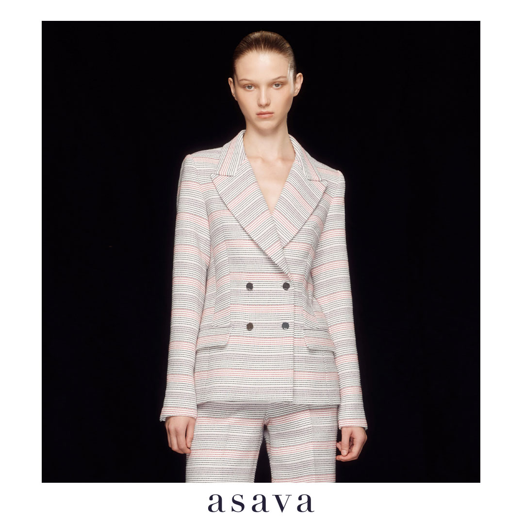 [asava ss24] Talia Double-Breasted Blazer แจ็กเกตผู้หญิง แขนยาว แต่งดีเทลปกแบบทักซิโด้ แต่งกระดุมที่ข้อมือ แต่งกระดุมสองแถว กระเป๋าหน้า ผ้าถักหลากสี ราคา 11,400 บาท*ส่งฟรี