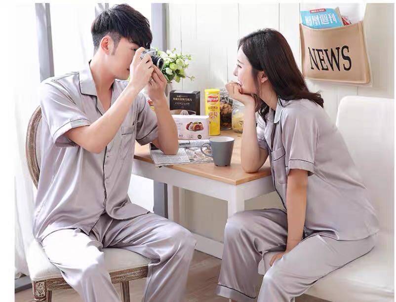 SUNNY SHOP-ชุดนอนคู่ เเฟชั่นเกาหลี ชายหญิงคู่รัก ผ้าซาติน เสื้อเเขนสั้น+กางเกงขายาว