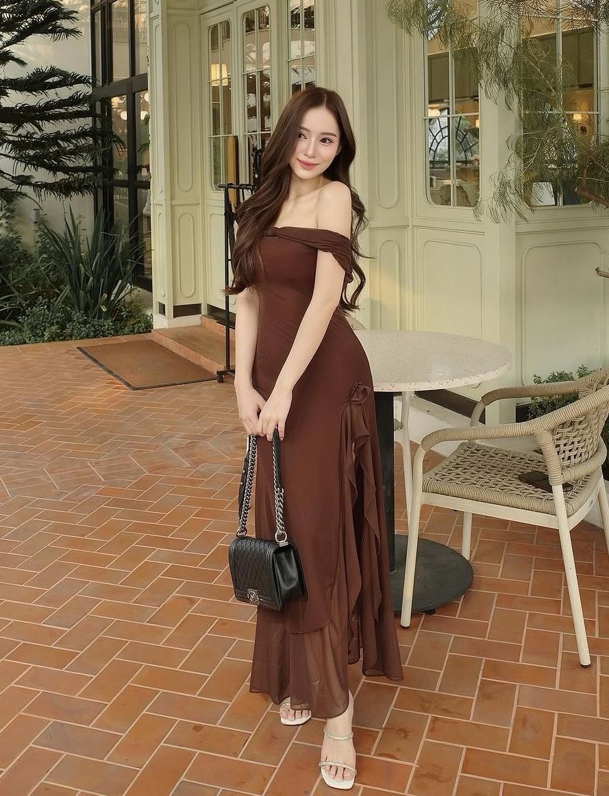 Missright - Evelyn Dress, Long Dress in Stretch Fabric with Off-The-Shoulder Design. ราคา 2,157 บาท*ส่งฟรี