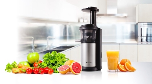 Panasonic เครื่องสกัดน้ำผลไม้ความเร็วต่ำ (Slow Juicer) รุ่น MJ-L500